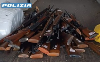 Ancona - Donna denunciata perchè aveva un’arma in un beauty case